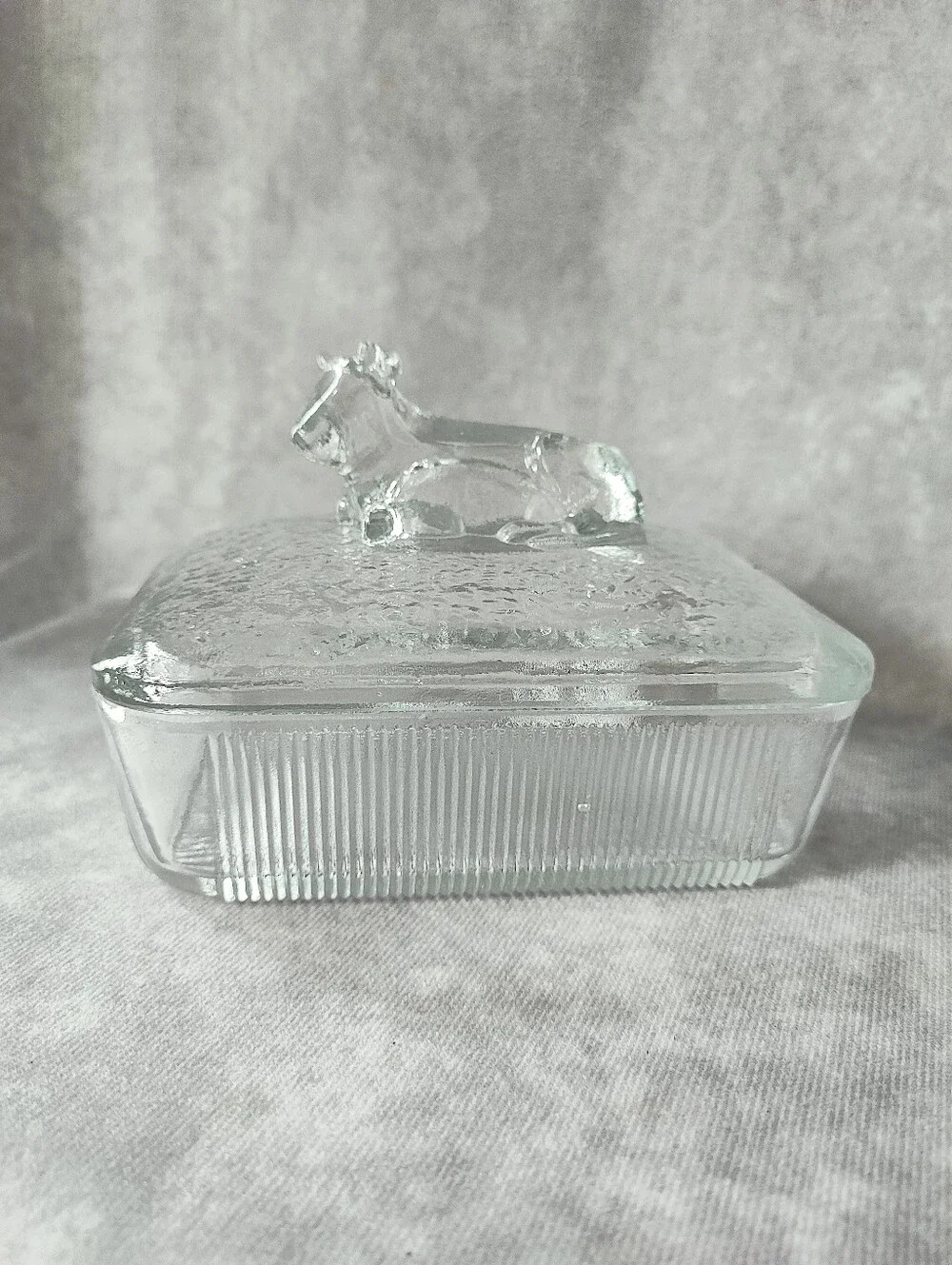 Crate & Barrel Clear Glass Covered Butter Dish with Cow Lid Holds 4 Sticks CHIP - Picture 2 of 9